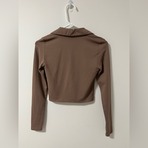 Aritzia Babaton Brown Contour Polo Long Sleeve Crop Top Low Cut - Picture 5 of 5